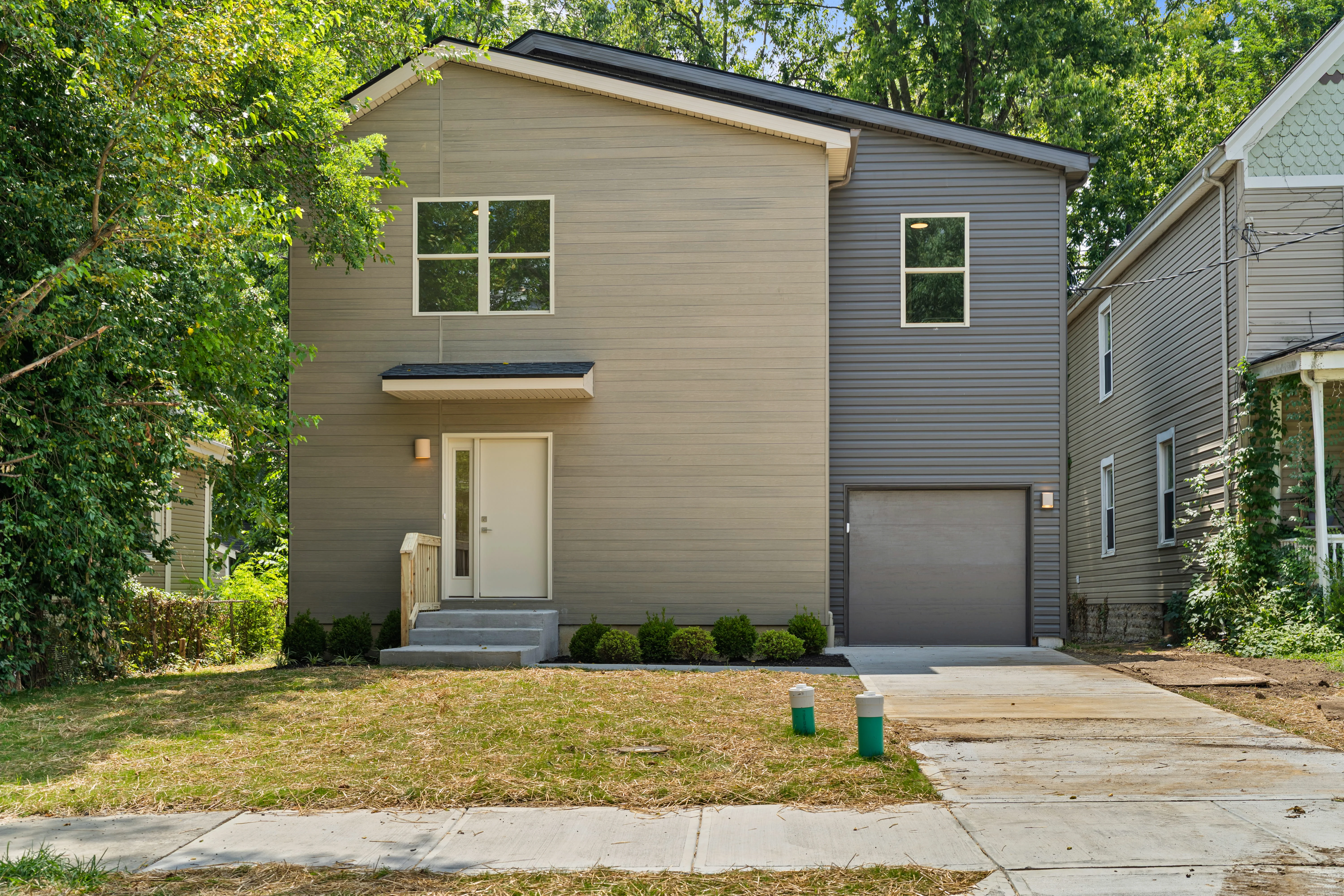 Front exterior of 1861 Kinney Avenue Cincinnati listing shot by 513Shutter