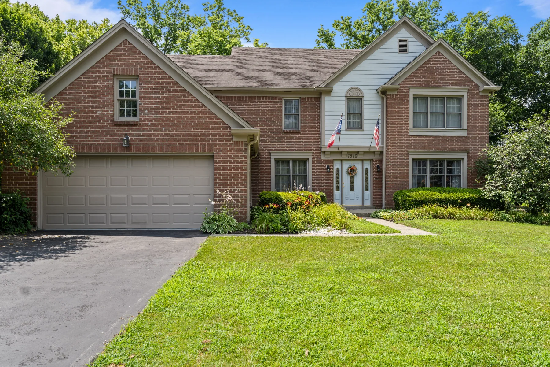 Front exterior of the Mariemont Property Cincinnati listing shot by 513Shutter