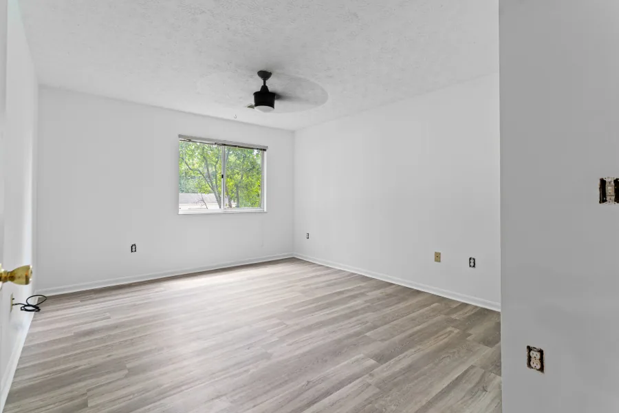 Winton Wood condo listing photo 15 by 513Shutter Cincinnati